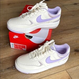 Nike Women's Cream and Purple Sneakers